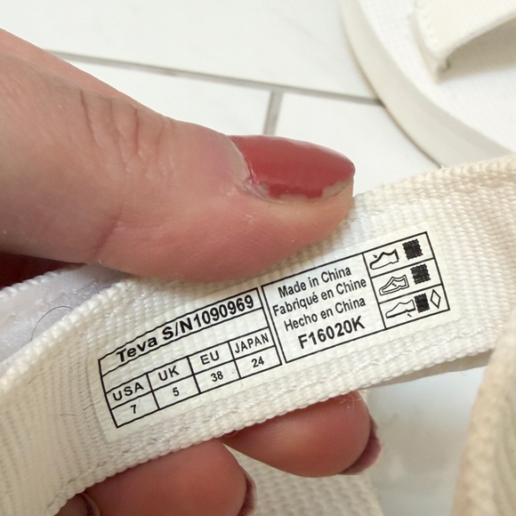Teva Universal Midform Sandal in White Size 7 - Picture 6 of 8